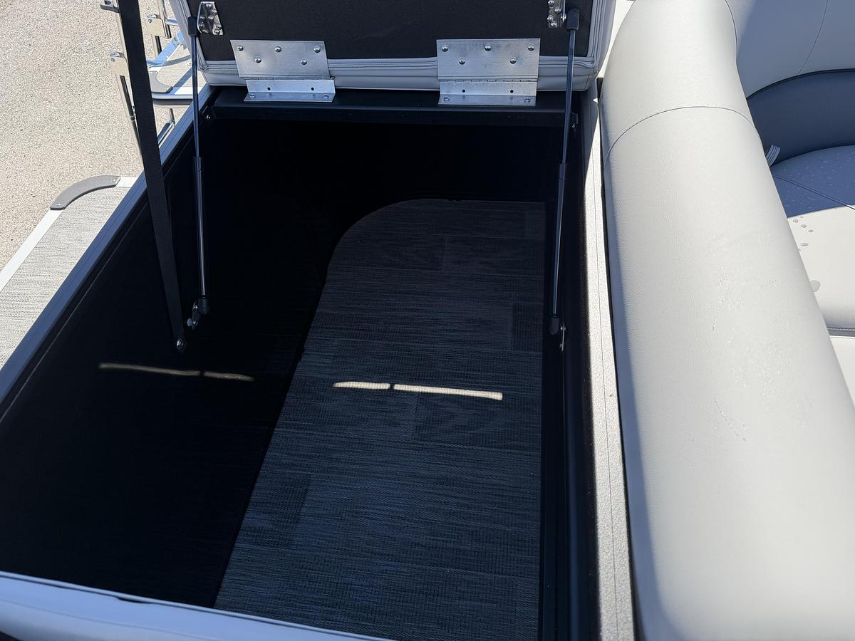 2026 Bentley Pontoons Legacy 200 Cruise