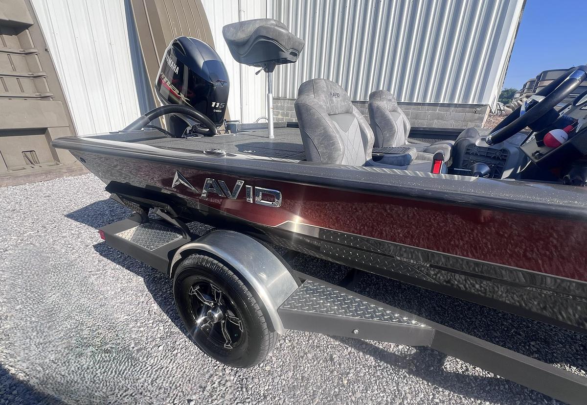 Used 2023 Avid Boats 18XB