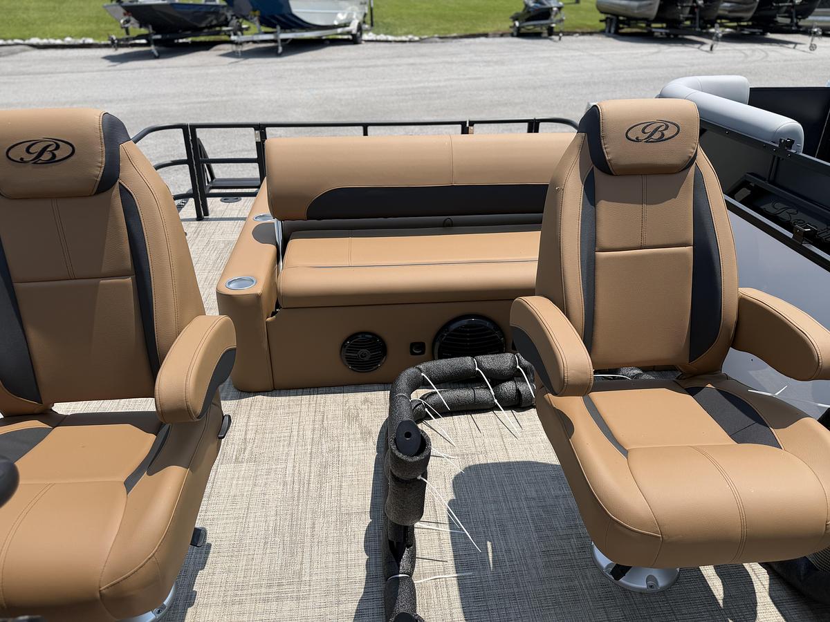 2027 Bentley Pontoons Legacy 223 Swingback