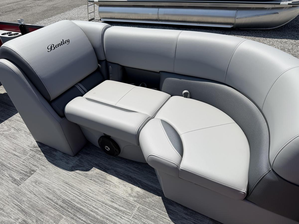 2027 Bentley Pontoons Legacy 200 Navigator