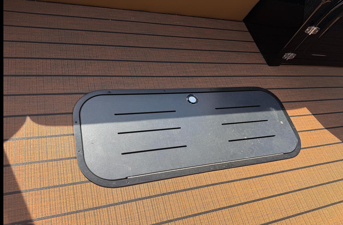 2026 Bentley Pontoons Elite 253 DC Swingback