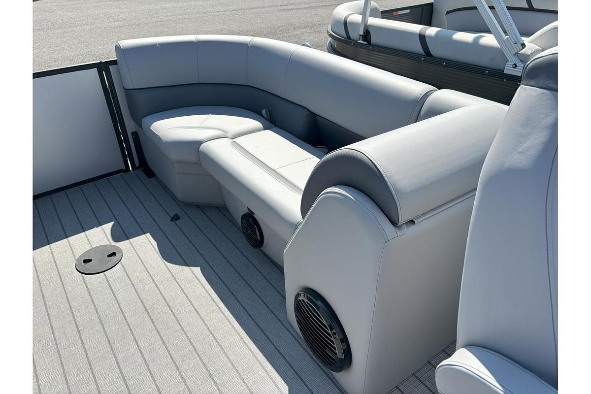 2026 Bentley Pontoons Legacy 223 Navigator