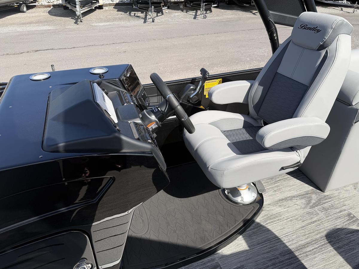 2026 Bentley Pontoons Elite 223 Admiral