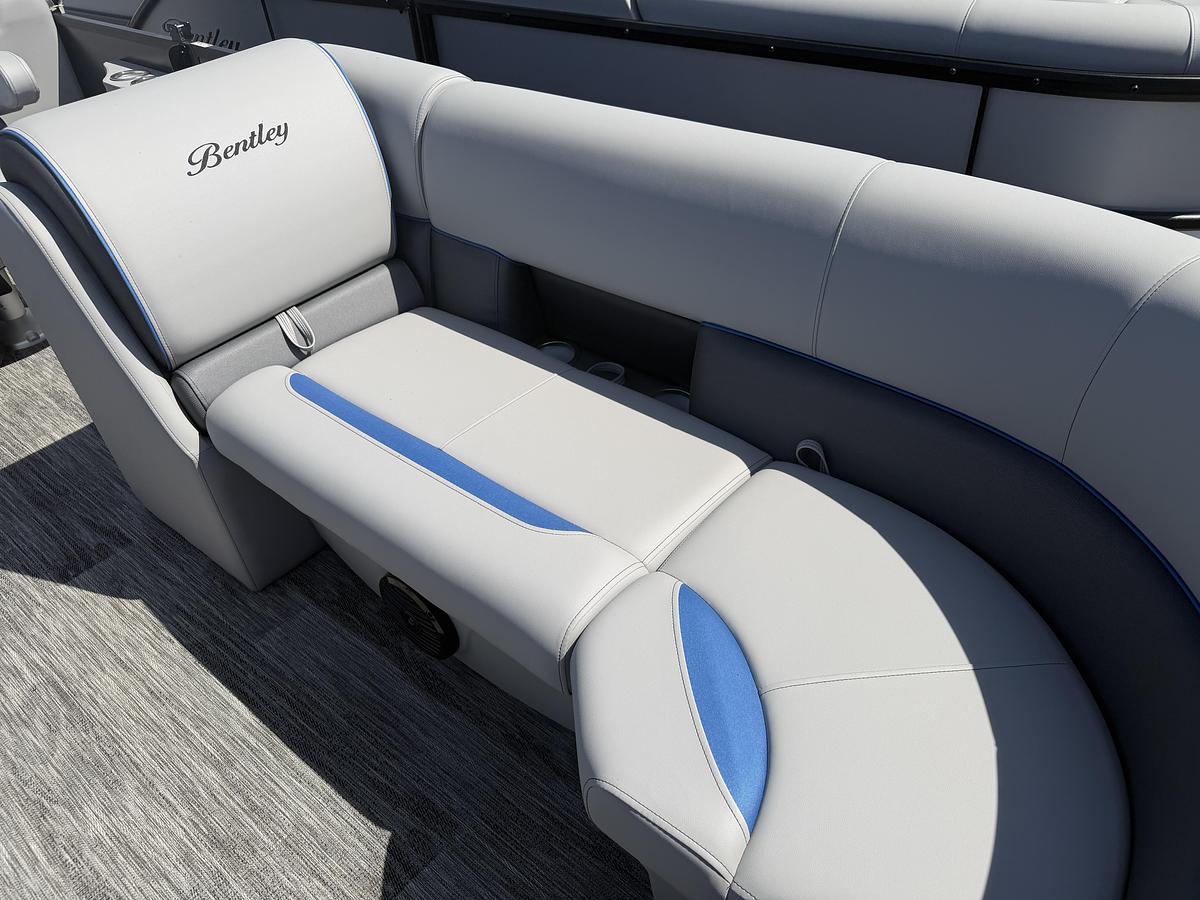 2026 Bentley Pontoons Legacy 223 Navigator