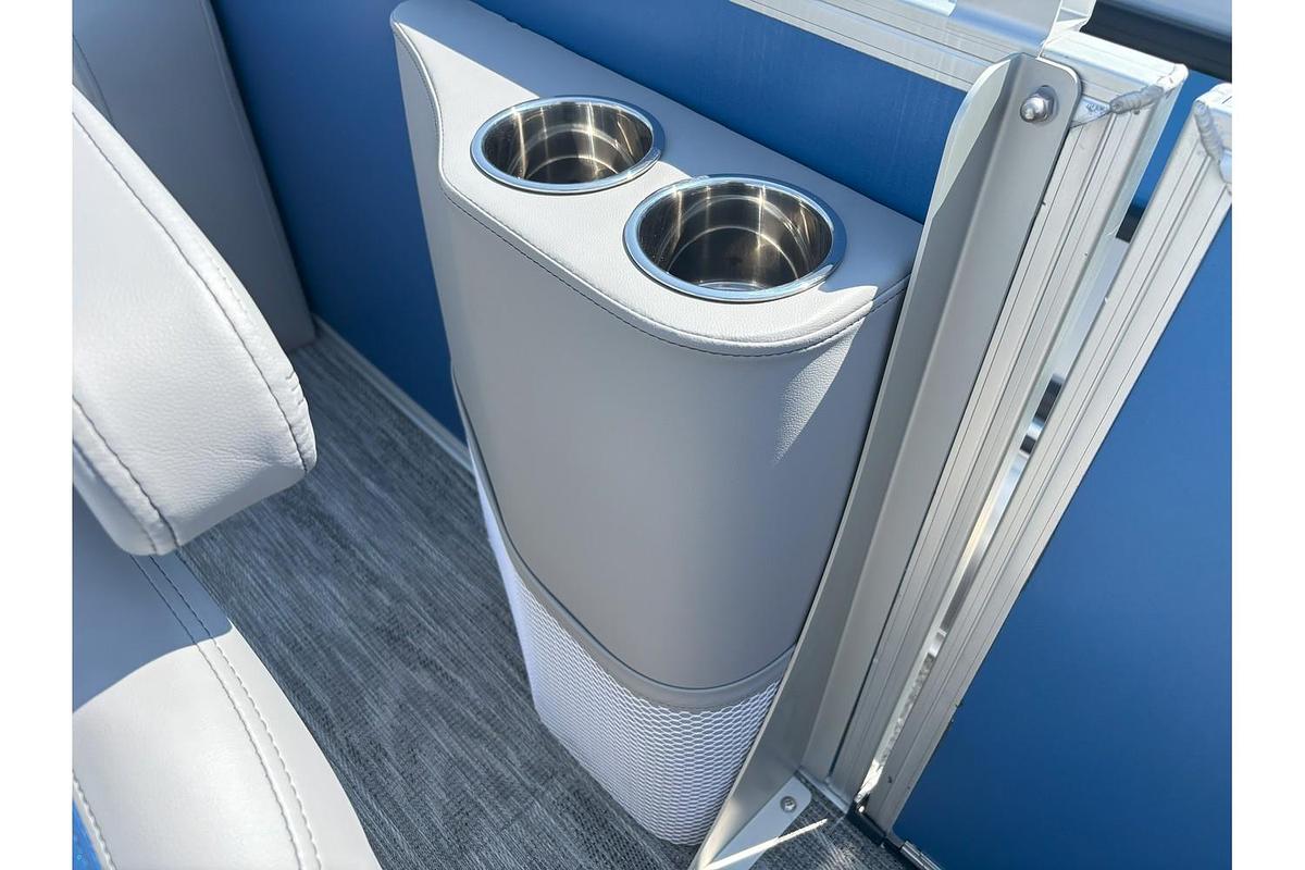 2026 Bentley Pontoons Legacy 200 Swingback