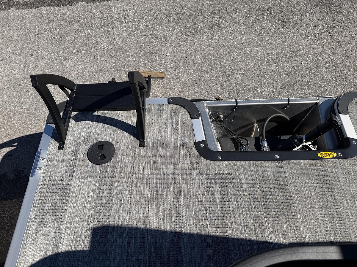 2026 Bentley Pontoons Legacy 200 Cruise