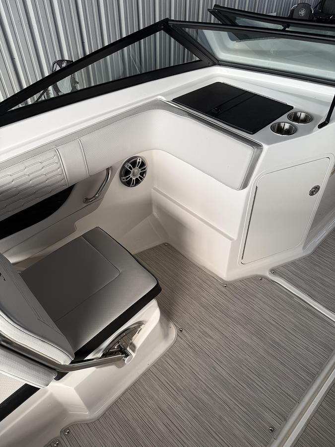 Used 2024 SeaRay SeaRay SPX210