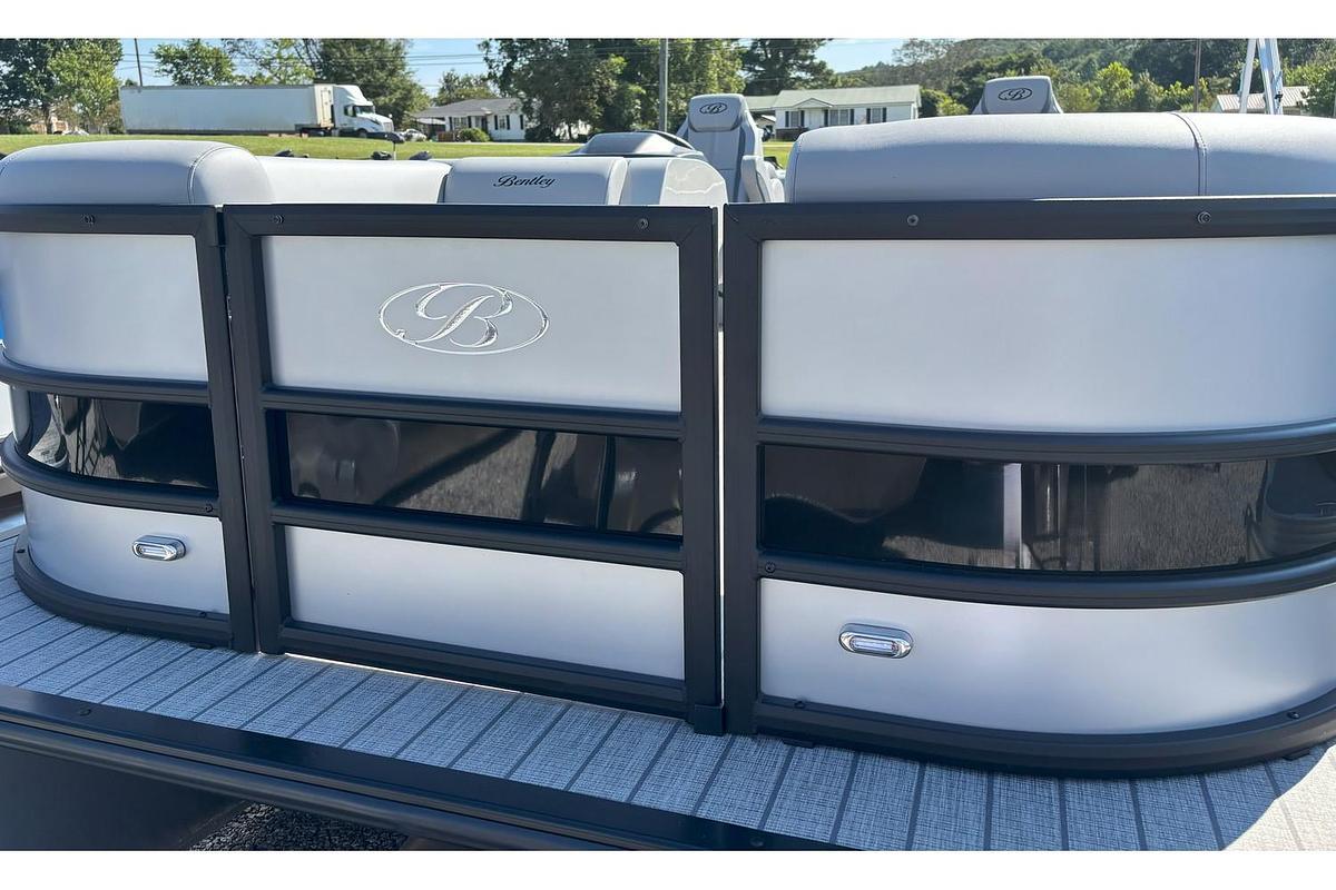 2026 Bentley Pontoons Legacy 223 Navigator