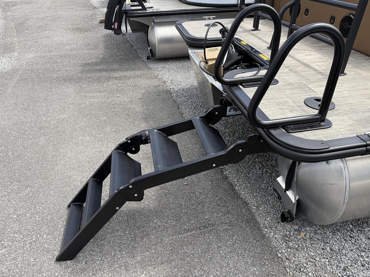 2027 Bentley Pontoons Legacy 223 Swingback