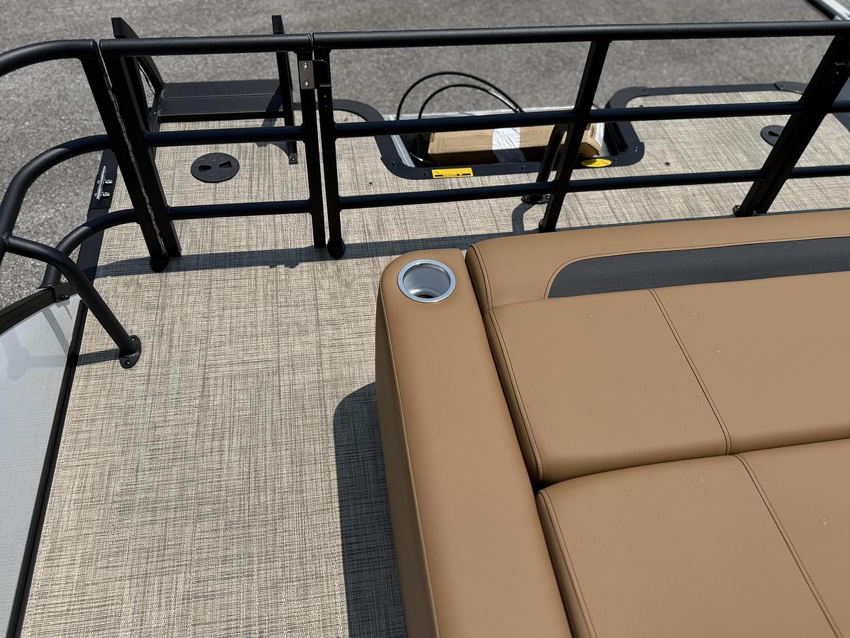 2027 Bentley Pontoons Legacy 223 Swingback