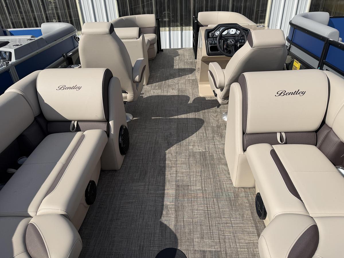 2026 Bentley Pontoons Legacy 223 Navigator