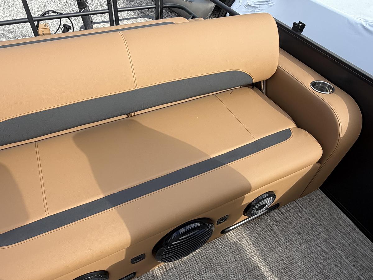 2027 Bentley Pontoons Legacy 223 Swingback
