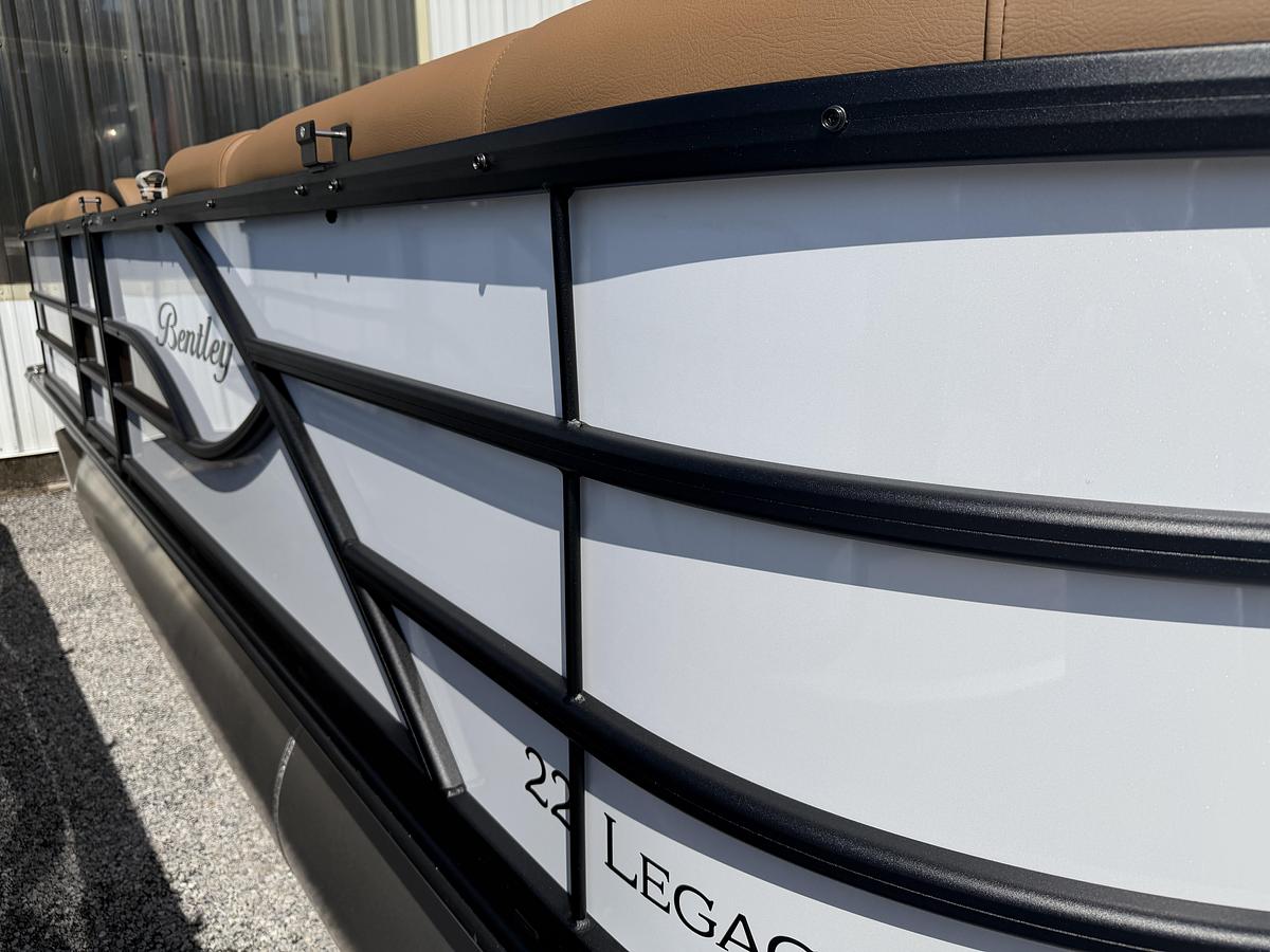 2026 Bentley Pontoons Legacy 223 Navigator