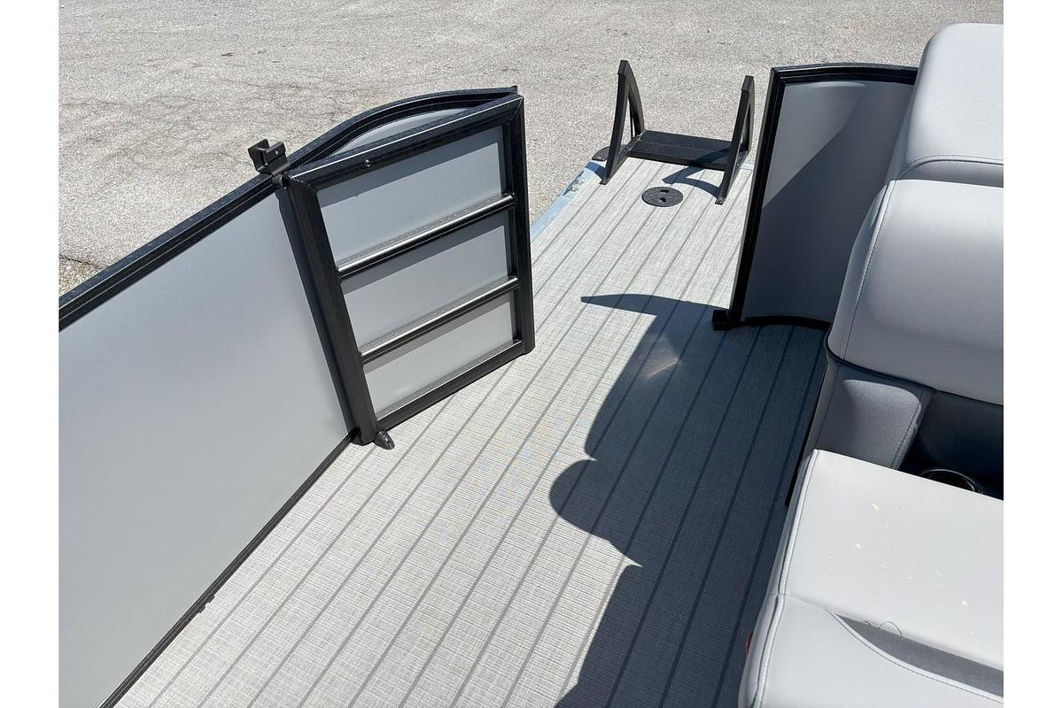 2025 Bentley Pontoons Legacy 223 Cruise
