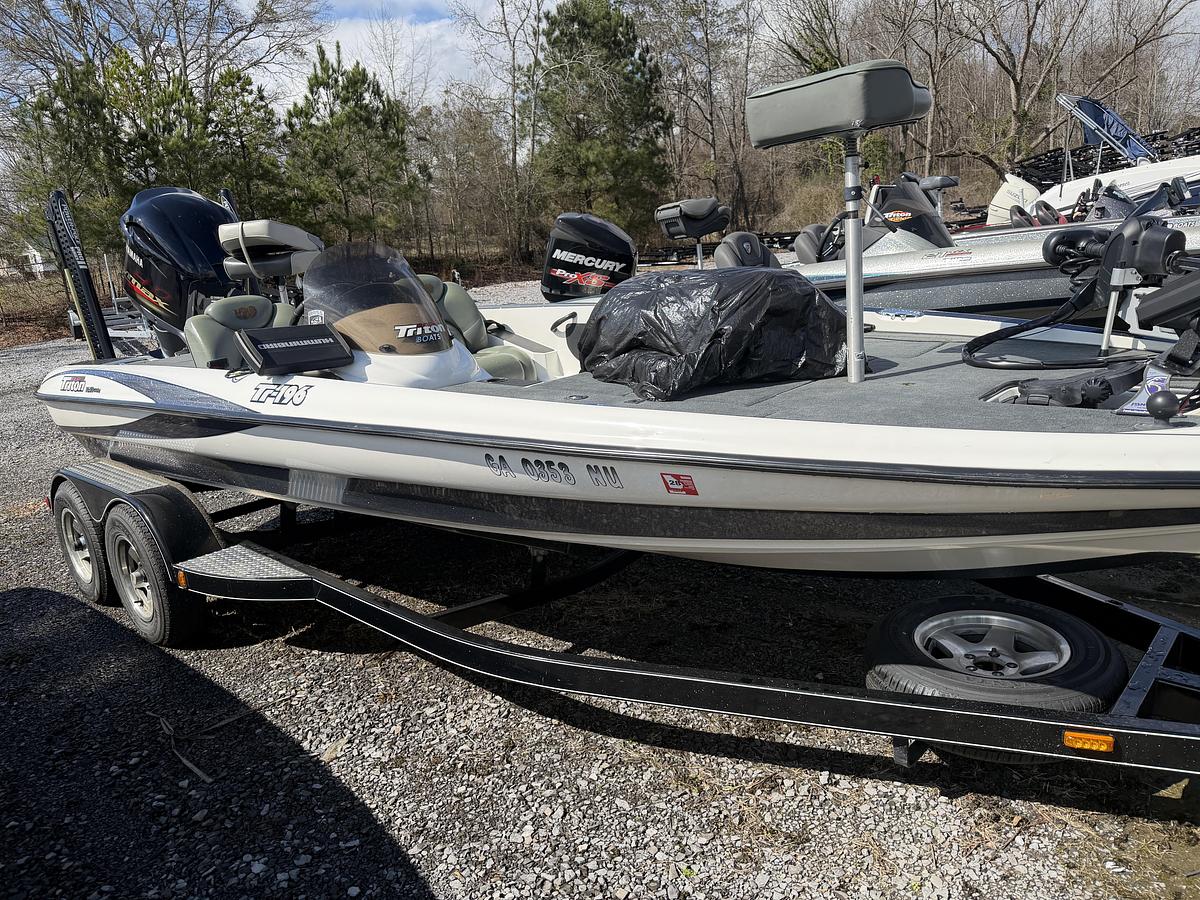 Used 2004 Triton Boats TR196