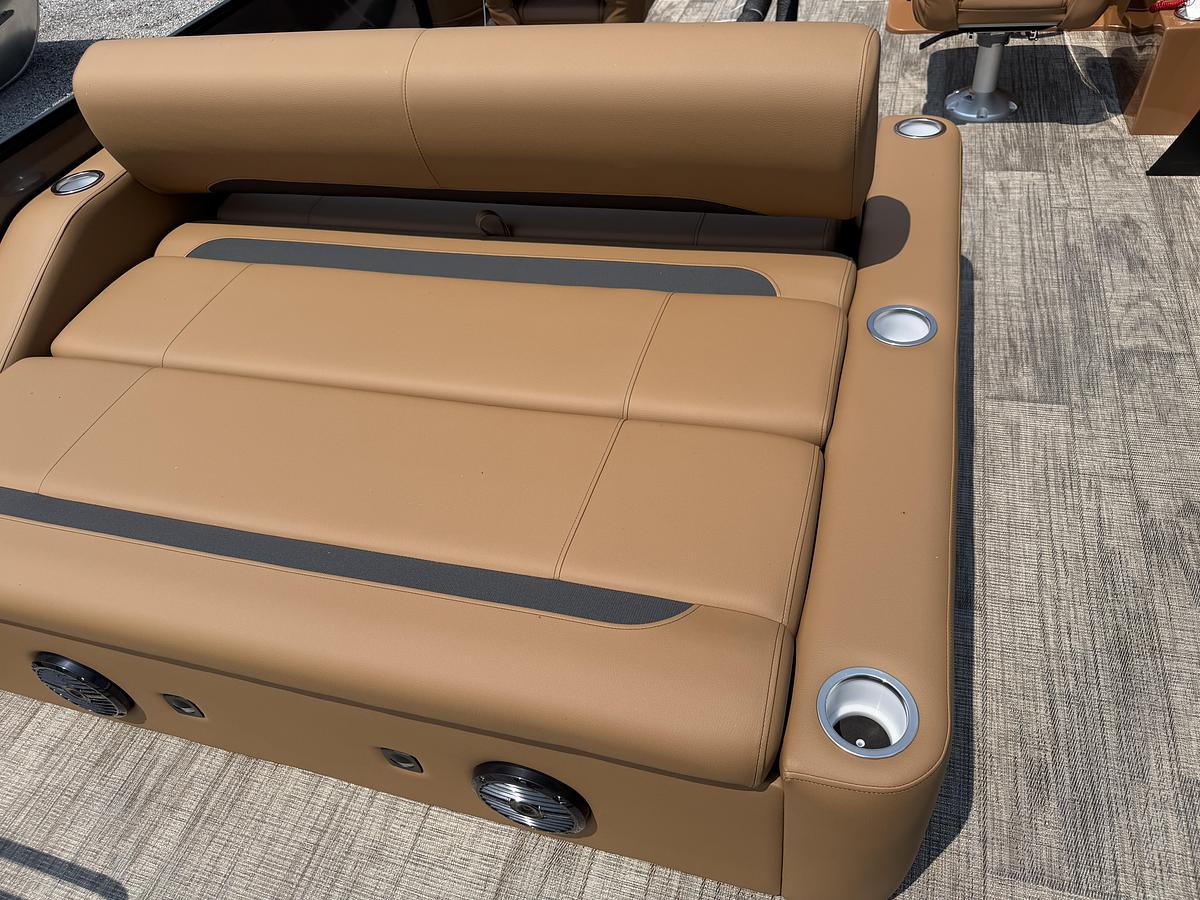 2027 Bentley Pontoons Legacy 223 Swingback