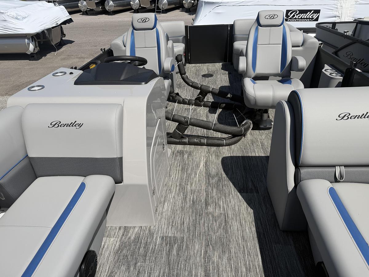 2026 Bentley Pontoons Legacy 223 Navigator
