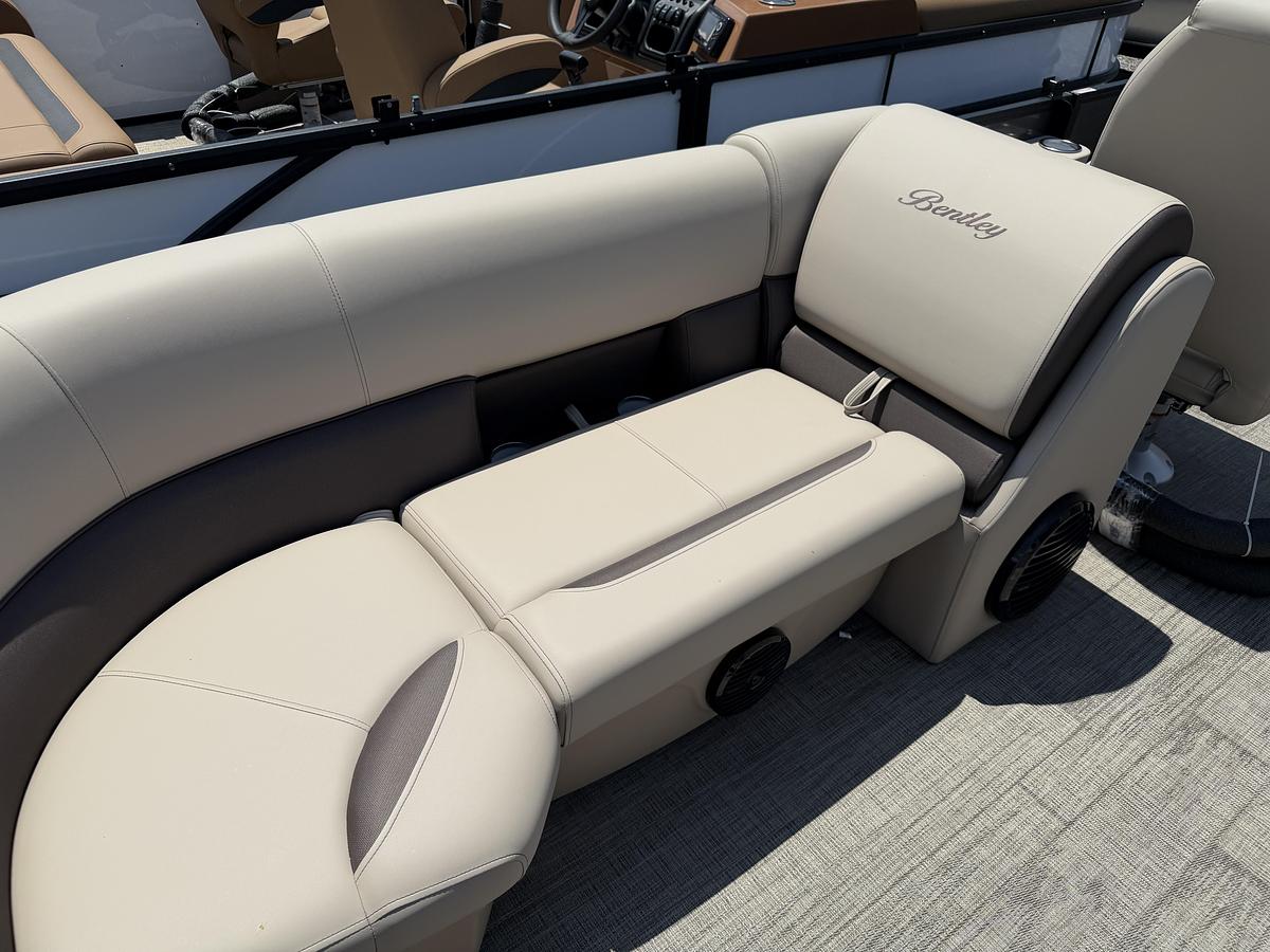 2027 Bentley Pontoons Legacy 223 Navigator