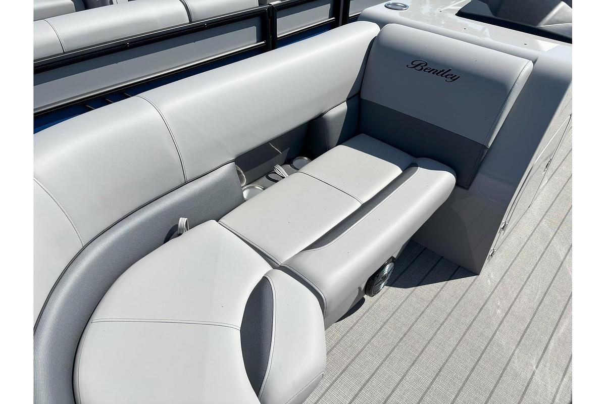 2026 Bentley Pontoons Legacy 223 Navigator
