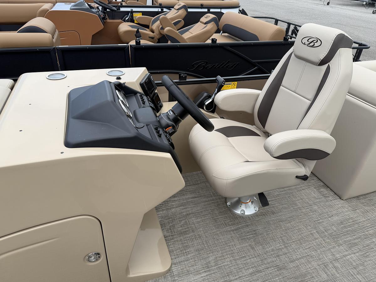 2027 Bentley Pontoons Legacy 223 Navigator