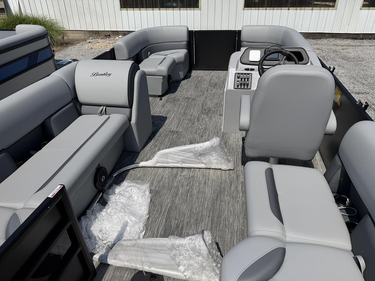 2027 Bentley Pontoons Bolt 200