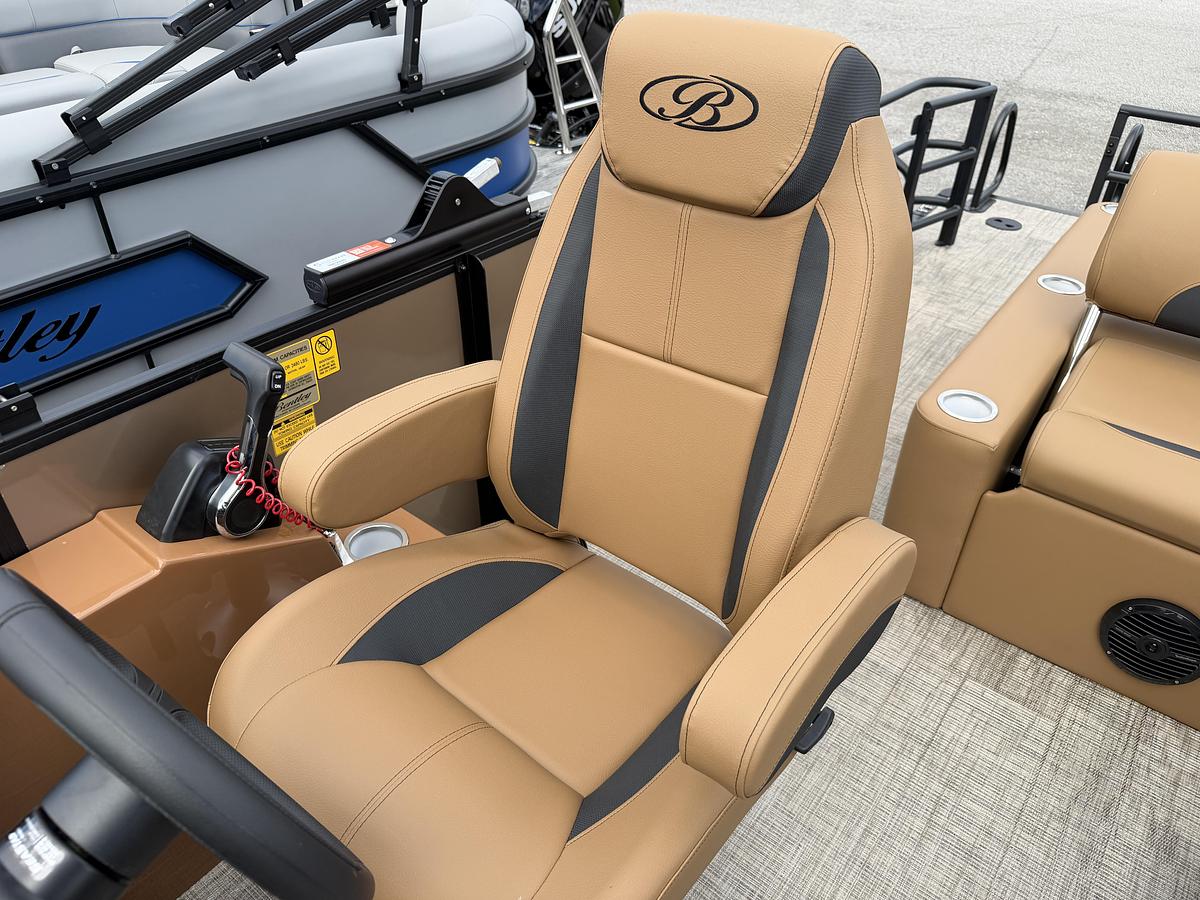 2027 Bentley Pontoons Legacy 223 Swingback