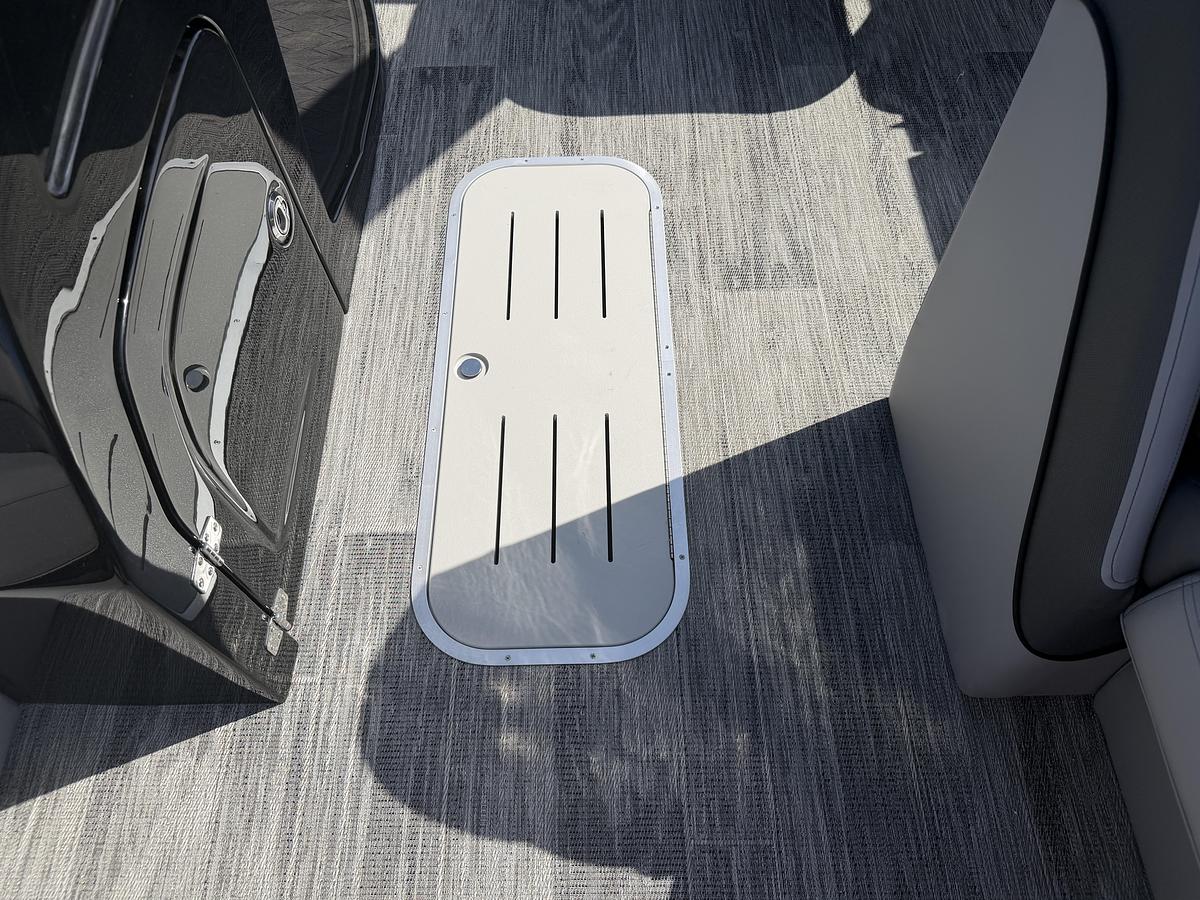 2026 Bentley Pontoons Elite 223 Admiral