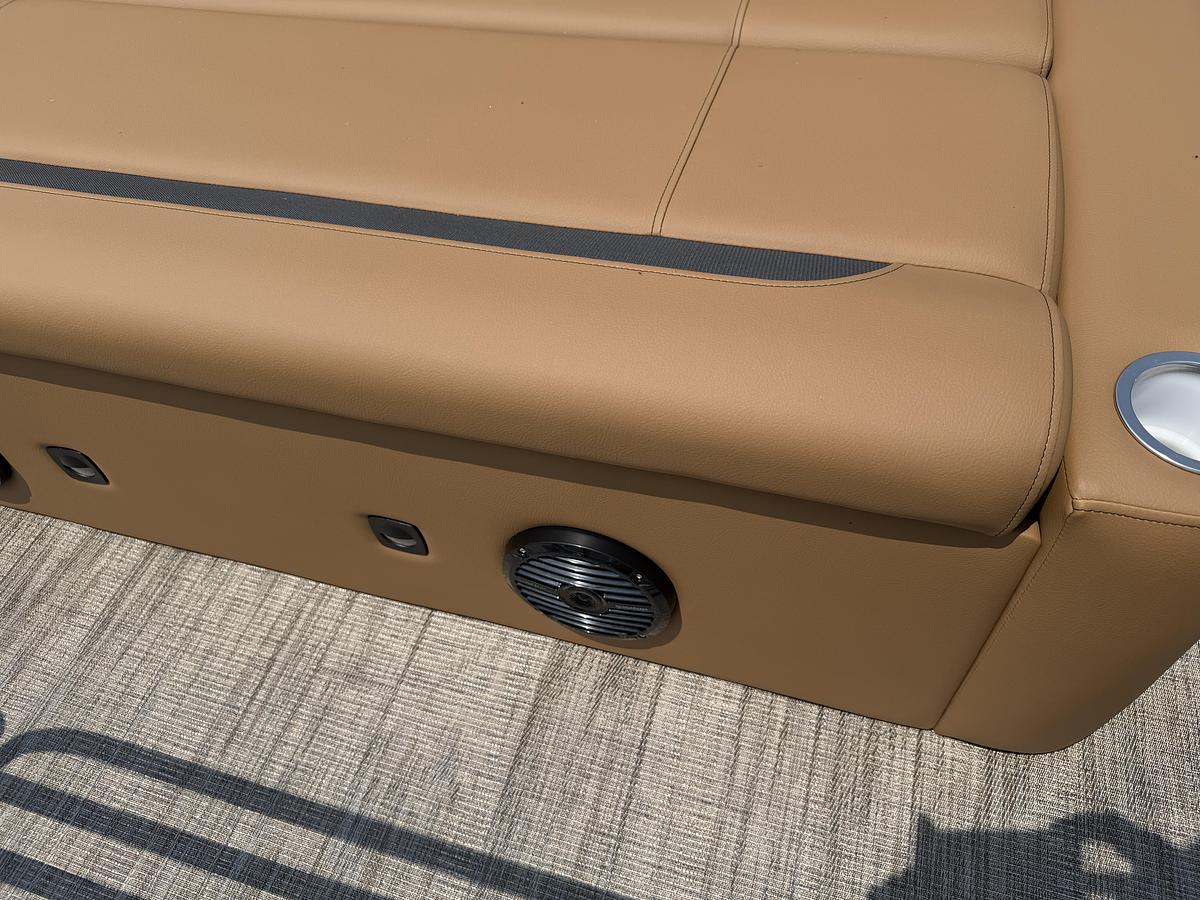 2027 Bentley Pontoons Legacy 223 Swingback