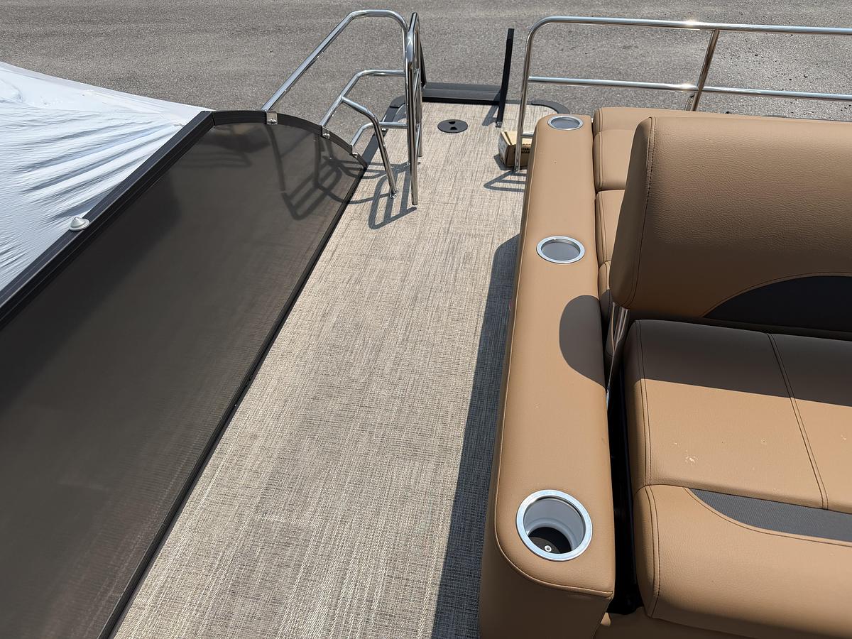 2027 Bentley Pontoons Legacy 223 Swingback