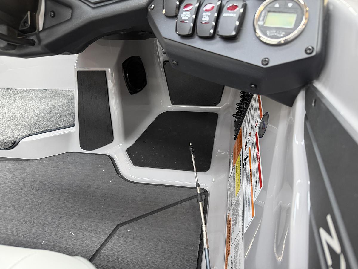2027 Skeeter ZXE20