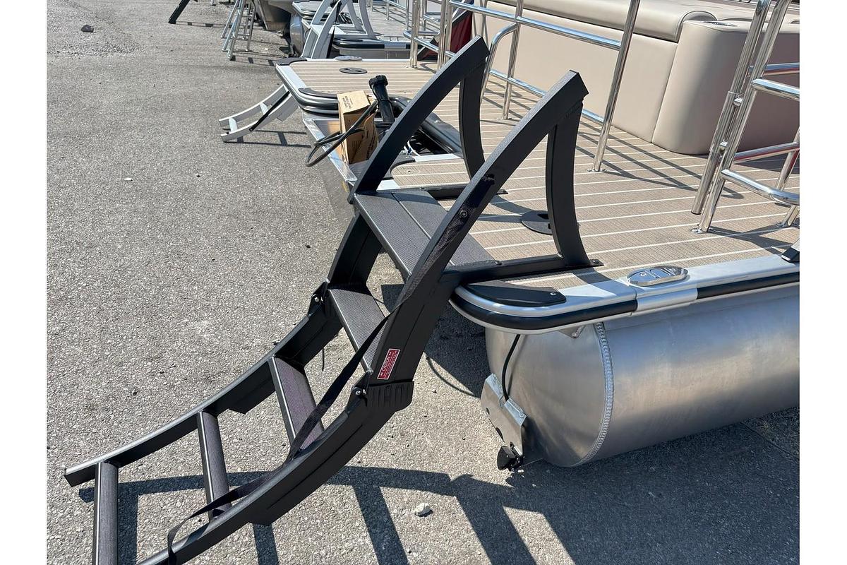 2026 Bentley Pontoons Legacy 223 Swingback