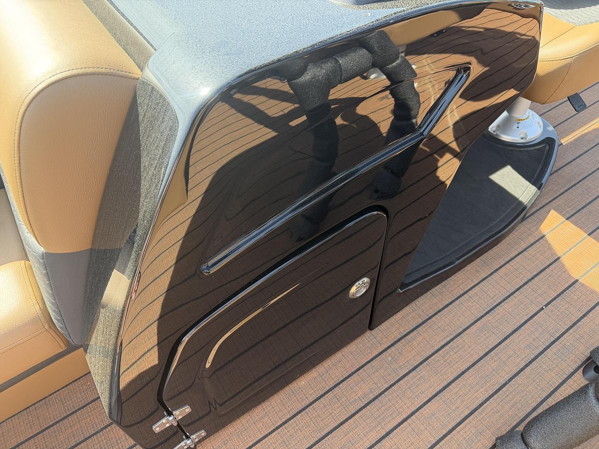 2026 Bentley Pontoons Elite 253 DC Swingback