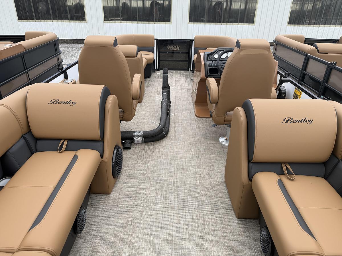 2027 Bentley Pontoons Legacy 223 Navigator