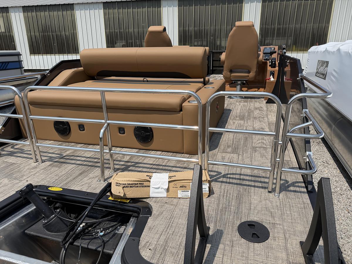 2027 Bentley Pontoons Legacy 223 Swingback