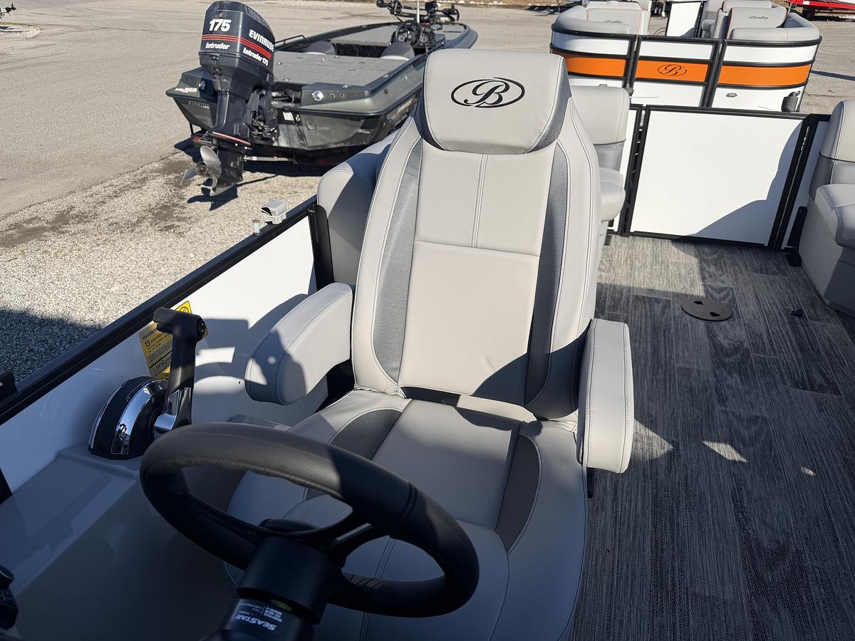 2026 Bentley Pontoons Legacy 223 DL Navigator
