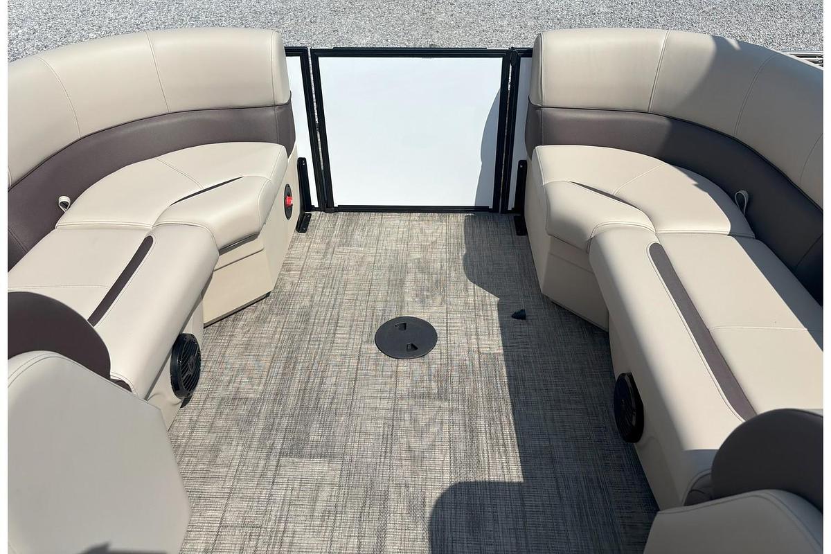 2026 Bentley Pontoons Legacy 223 Navigator