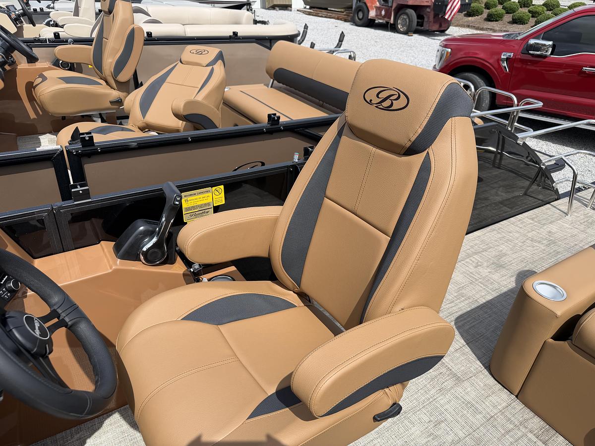 2027 Bentley Pontoons Legacy 223 Swingback