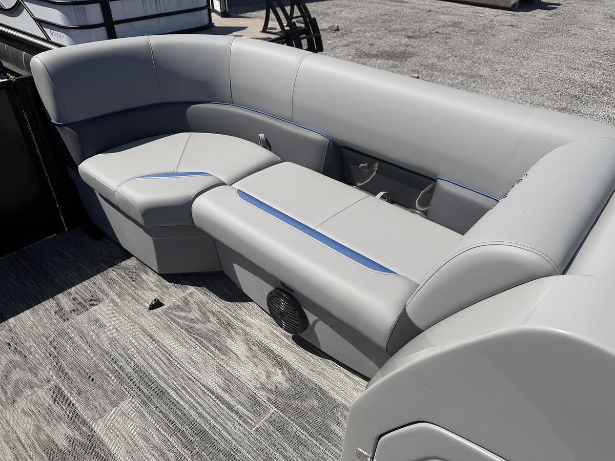 2026 Bentley Pontoons Legacy 223 Navigator