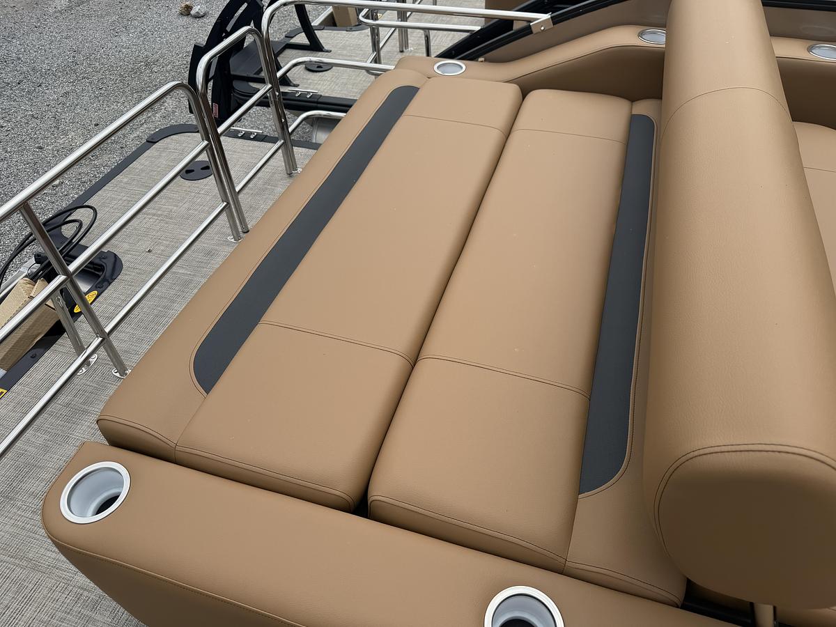 2027 Bentley Pontoons Legacy 223 Swingback