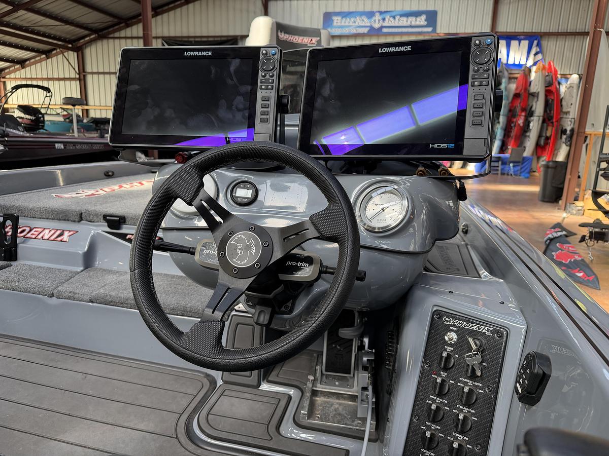 Used 2025 Phoenix 920 Elite