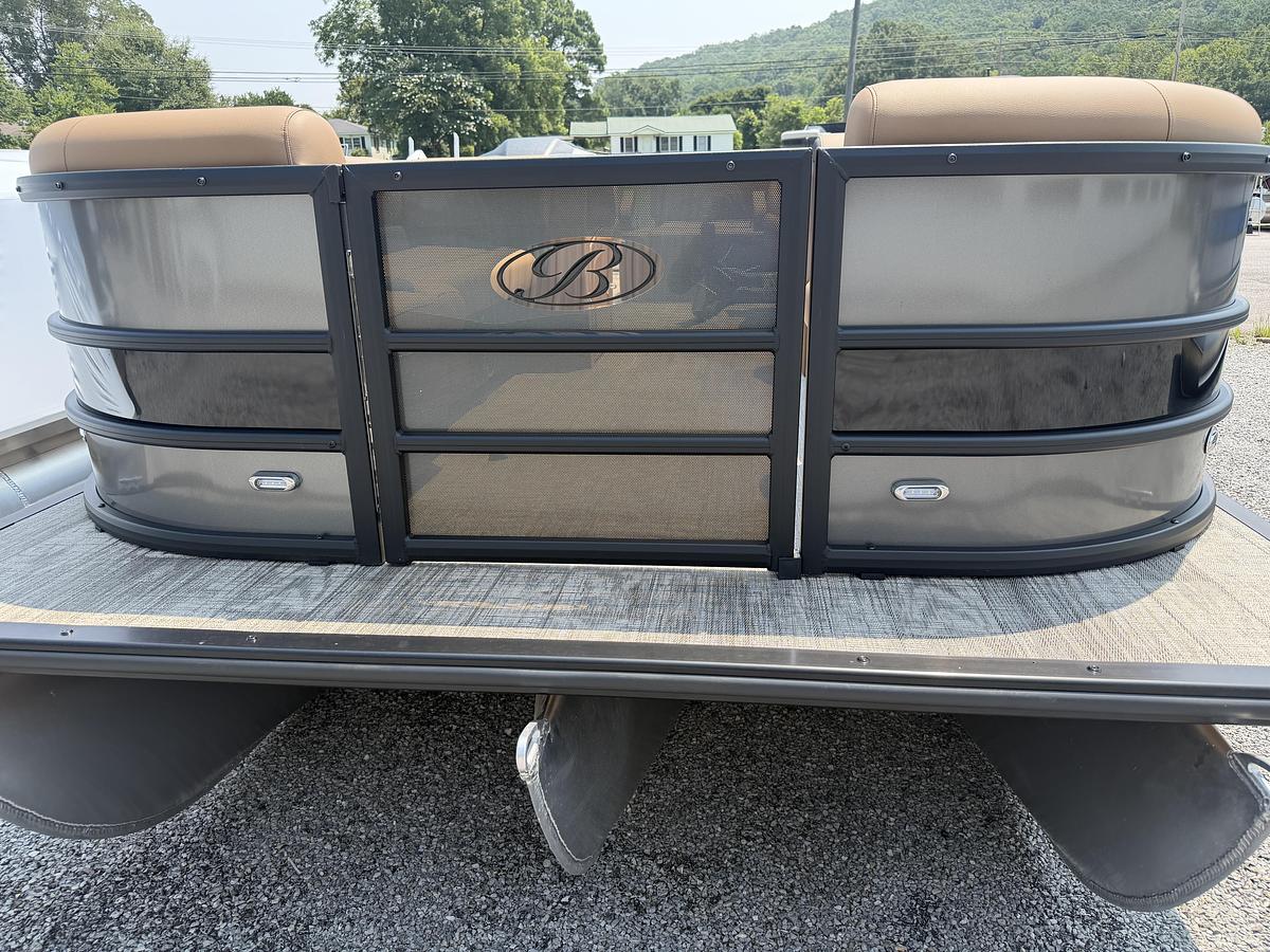 2027 Bentley Pontoons Legacy 223 Swingback