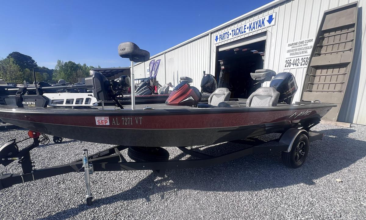 Used 2023 Avid Boats 18XB