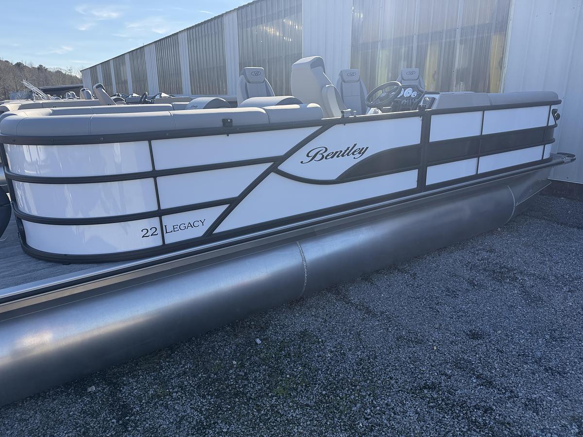2026 Bentley Pontoons Legacy 223 DL Navigator