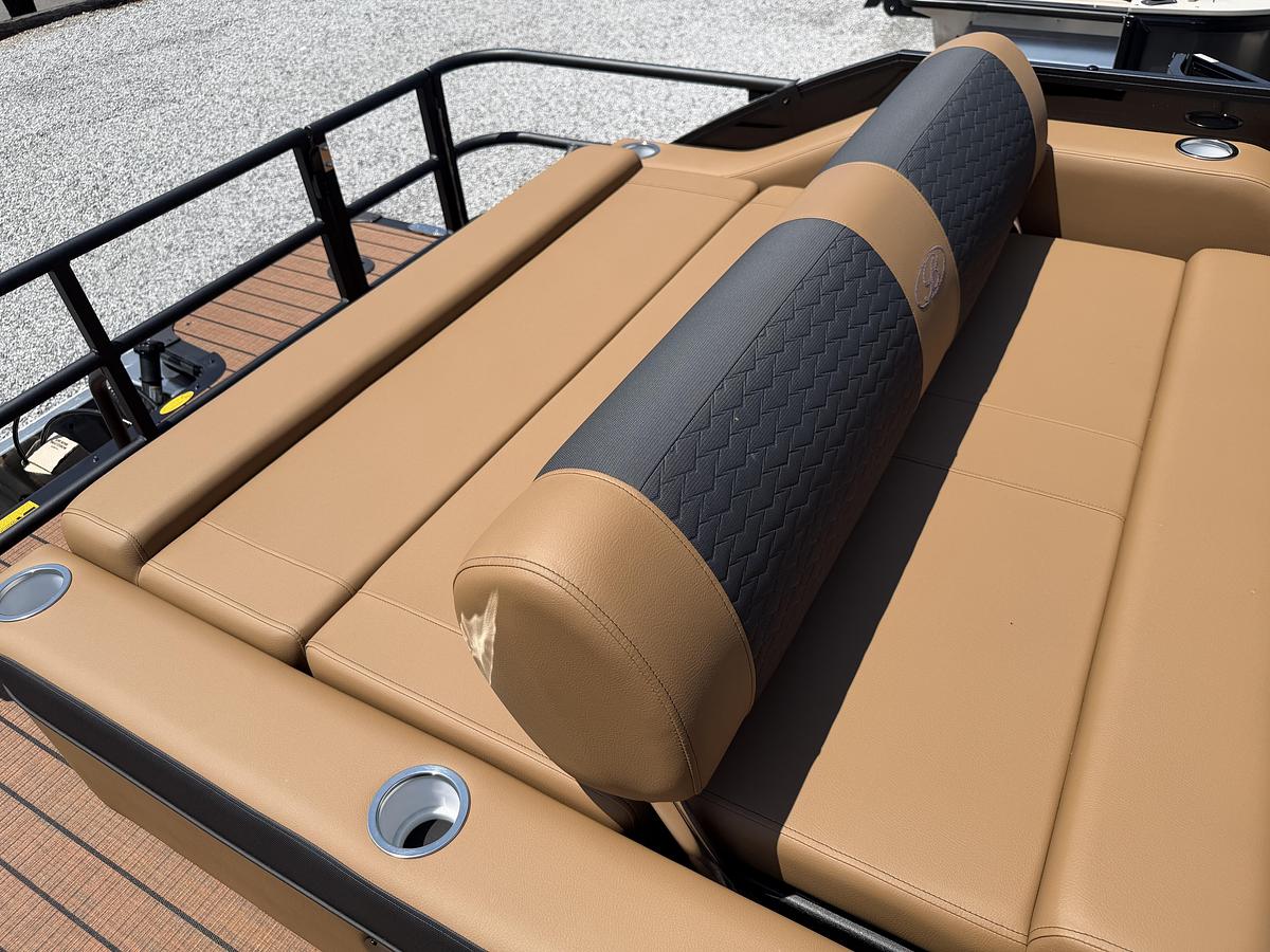 2027 Bentley Pontoons Elite 253 Swingback DC
