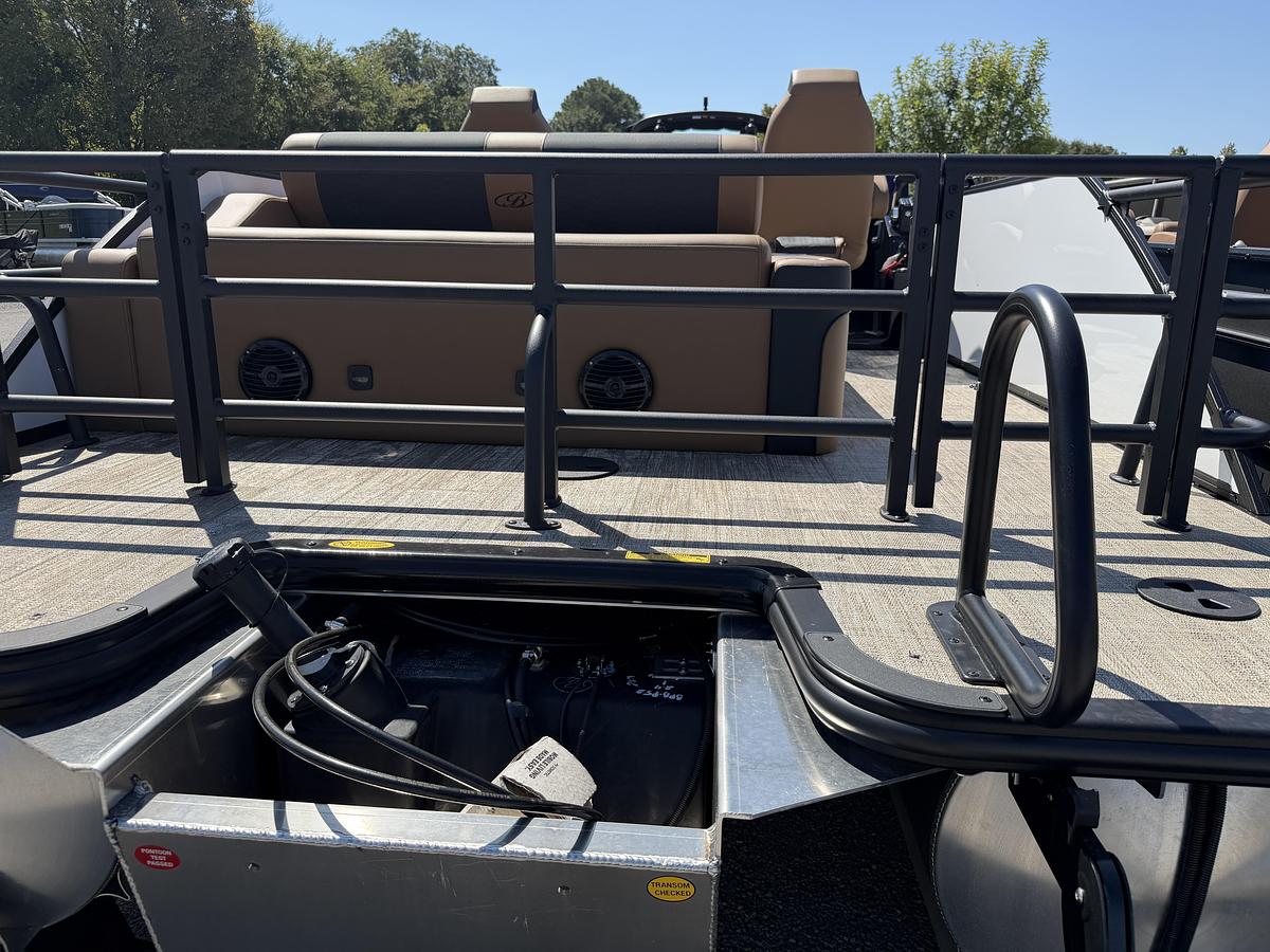 2027 Bentley Pontoons Legacy 223 Swingback DC
