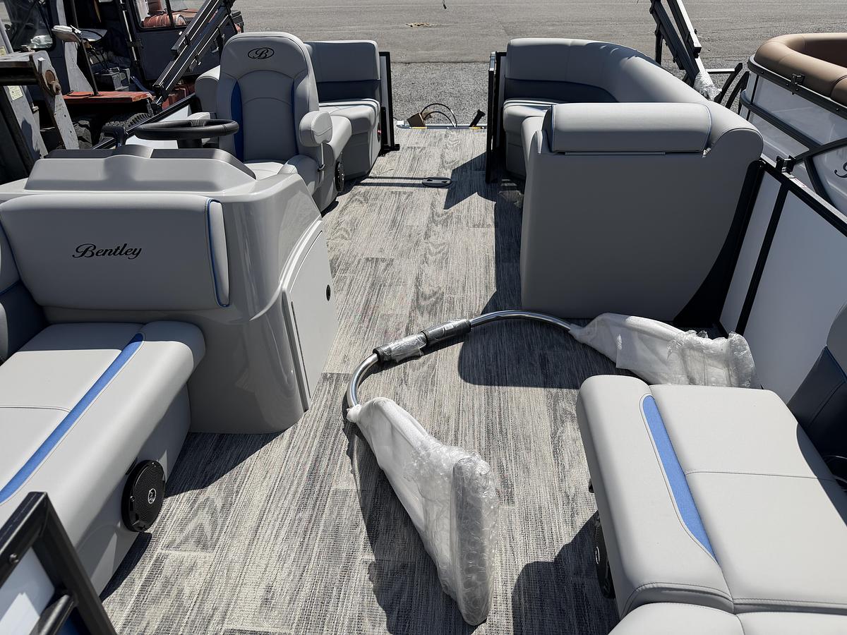 2026 Bentley Pontoons BOLT 200