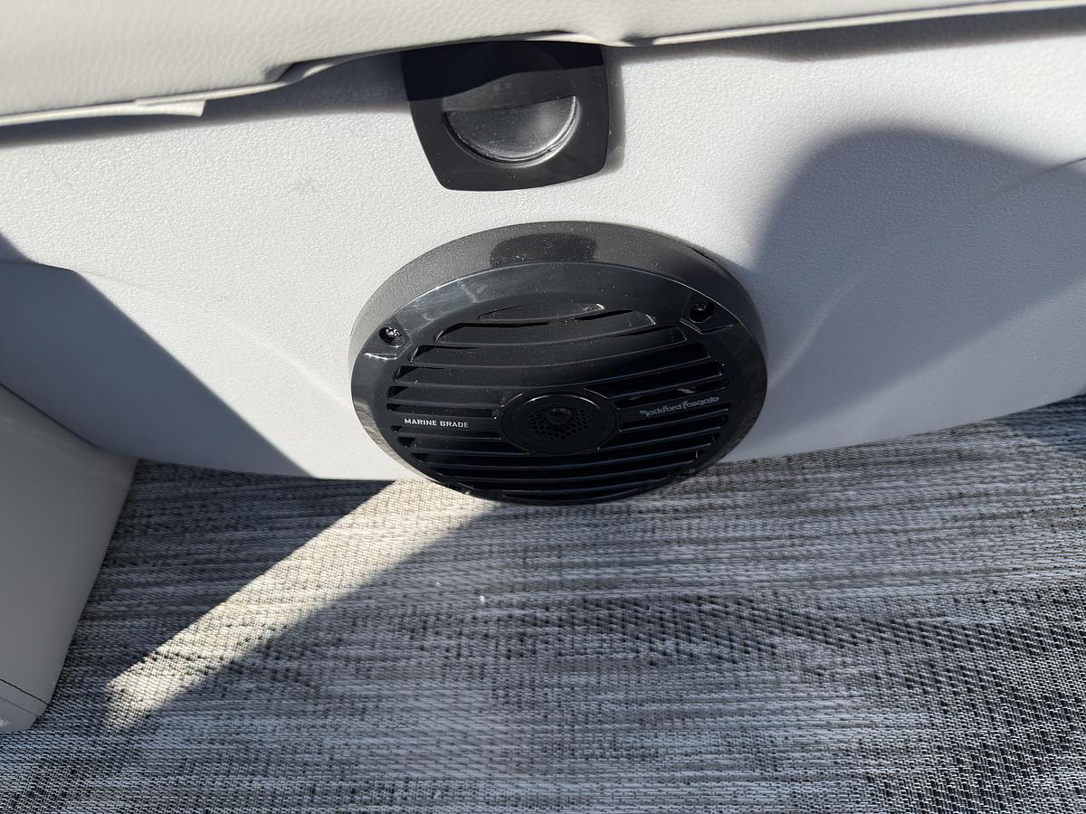 2026 Bentley Pontoons Legacy 223 DL Navigator