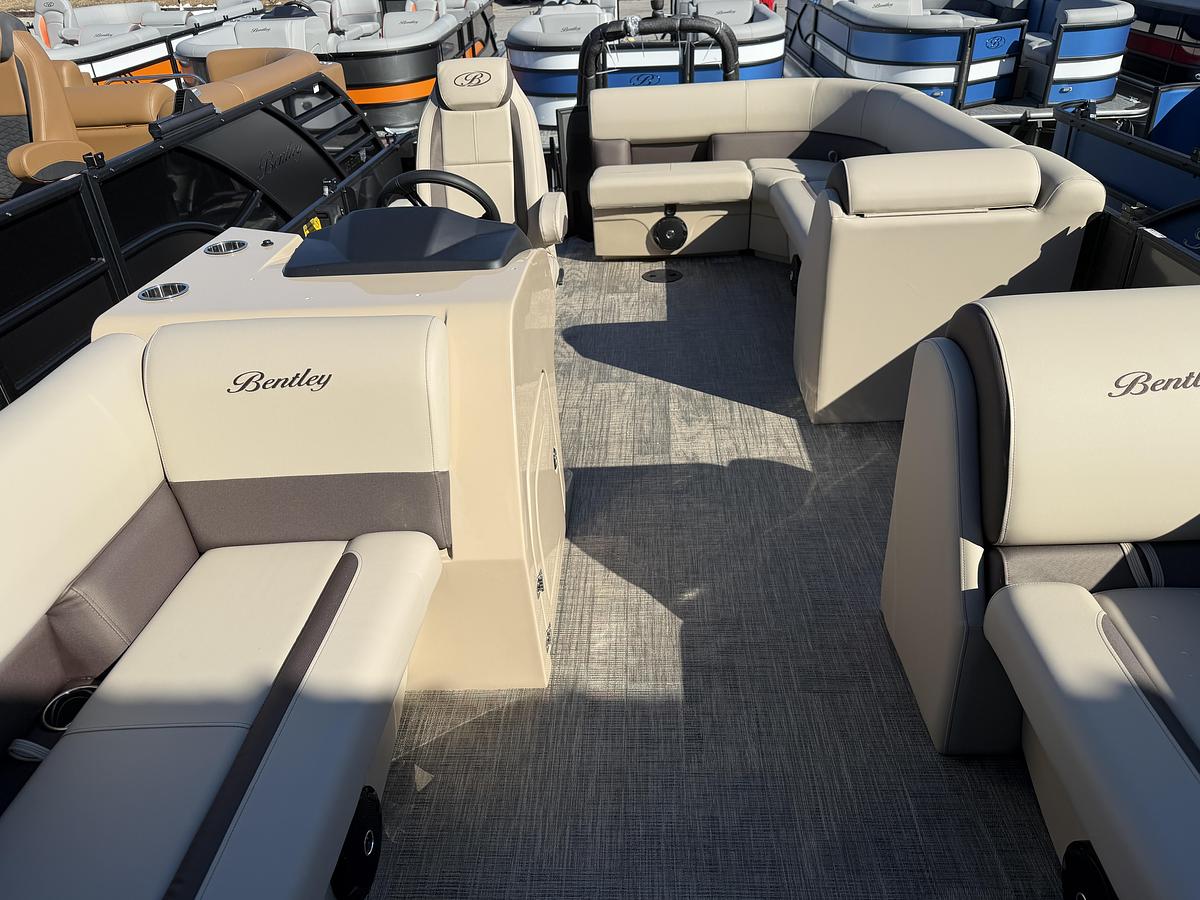 2026 Bentley Pontoons Legacy 223 Cruise XL