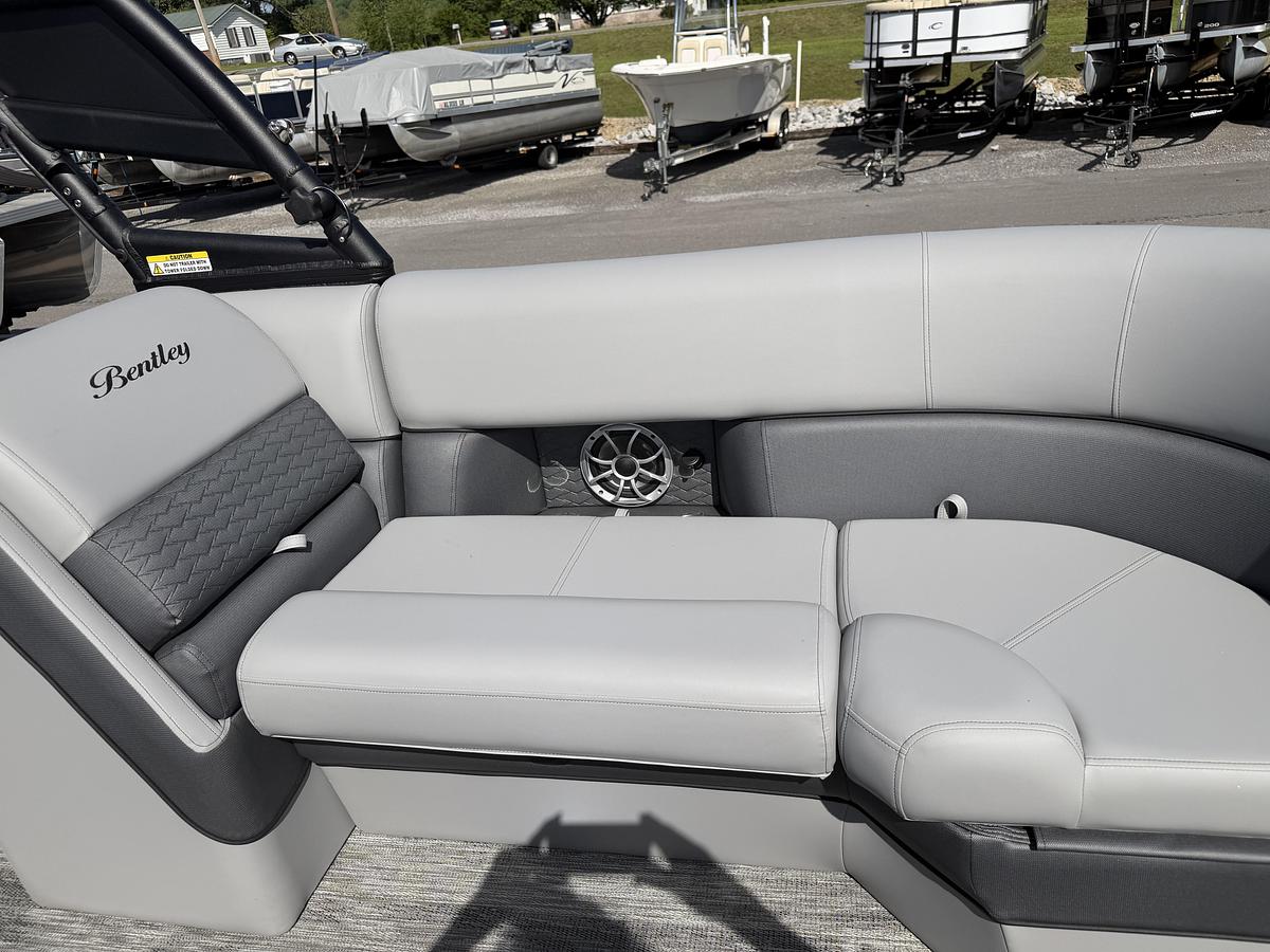 2026 Bentley Pontoons Elite 223 Admiral