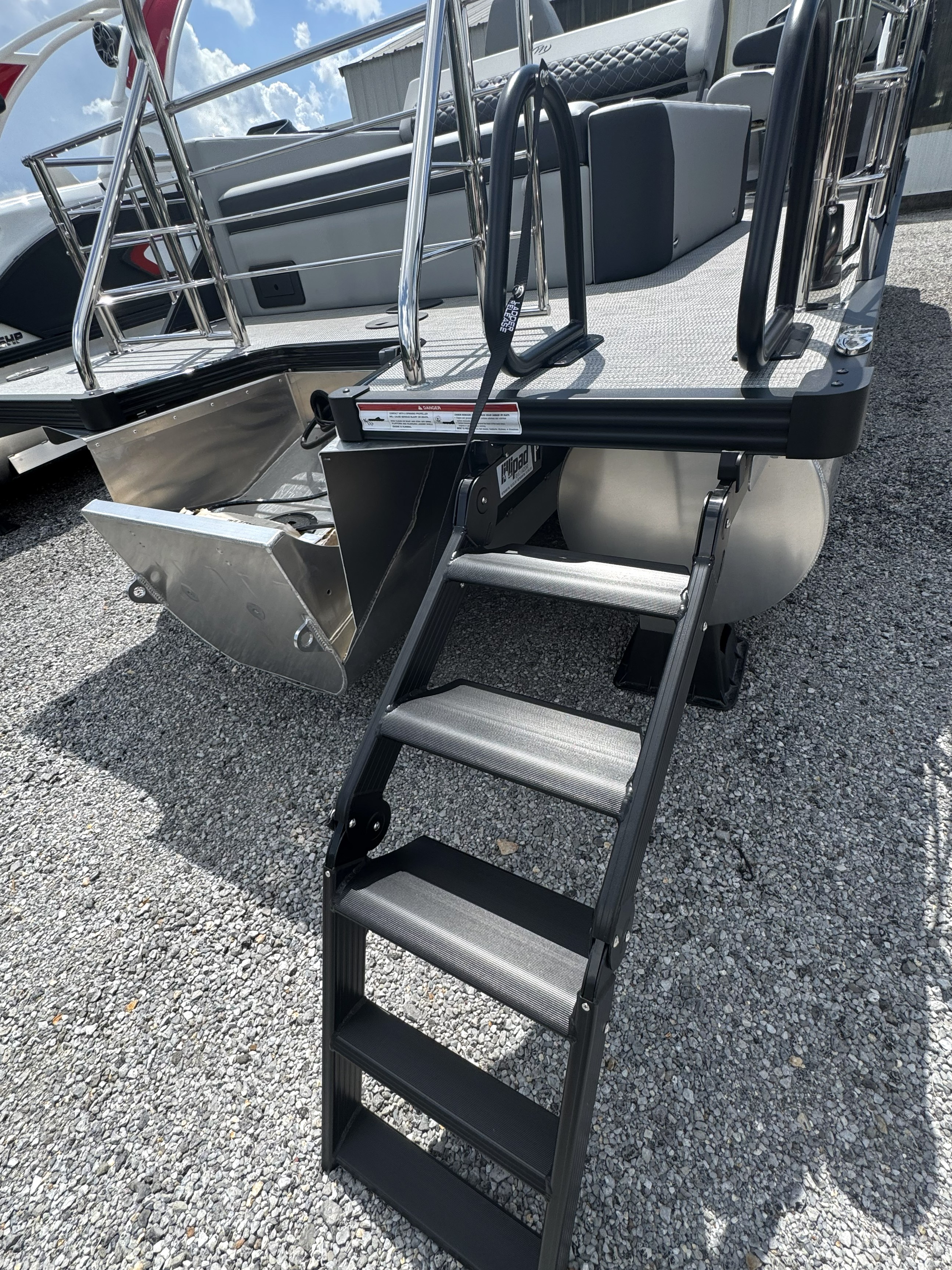 2027 Manitou 23 ENCORE SL SHP575